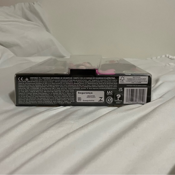 Monster High Draculaura with Count Fabulous Mattel Doll 2022 Release Pink Black - Picture 6 of 6